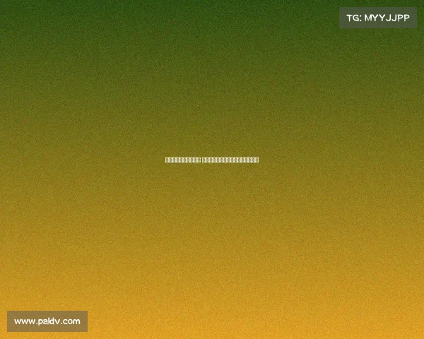 网球赛场观众热情高涨 专注赛事激烈对决共同见证精彩瞬间